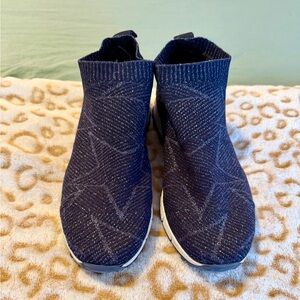 Jimmy Choo London Navy Blue Knit Sneakers Stars Women’s 
Size: 35 (5)